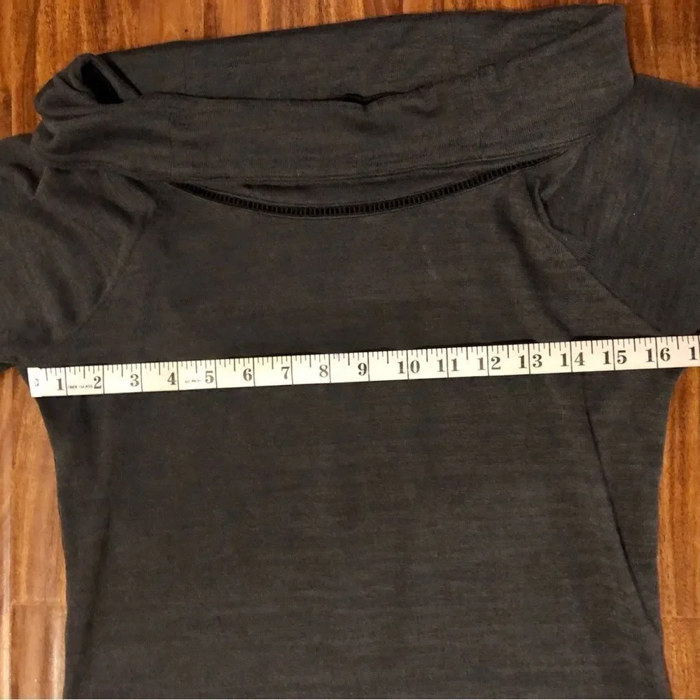 NWT Avalanche Cowl Gray Sweater Size Medium